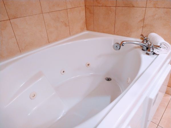 Cost of Jetted Tub Replacement in Arlington