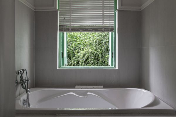 Cost of Fiberglass Tub Installation in Arlington